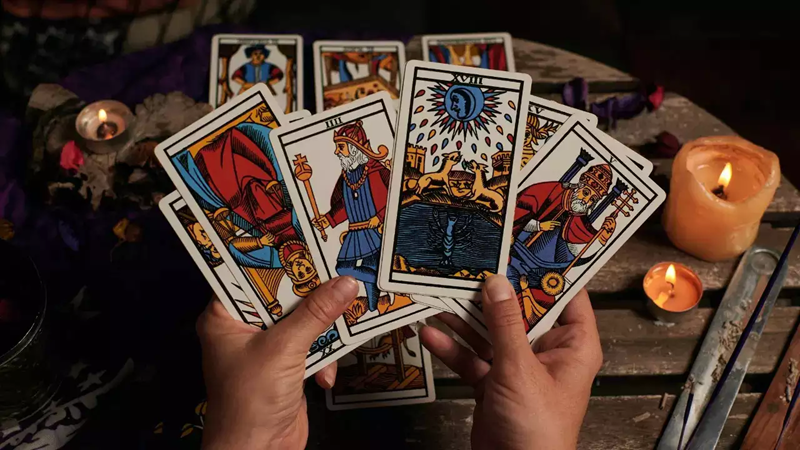 Tarot Reading-A Gateway to Self-Discovery and Healing